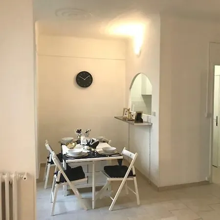 38 Rue Papety Apartment